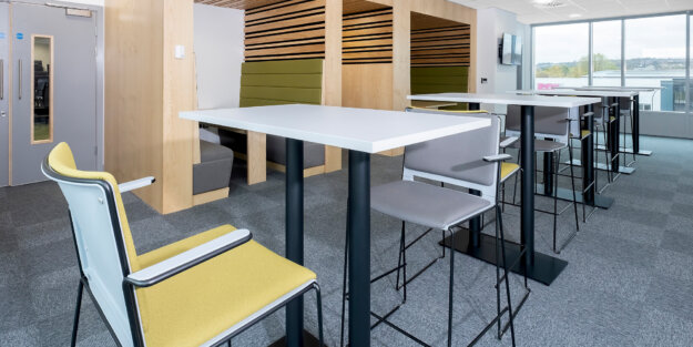 Vice Versa Stool Roomset